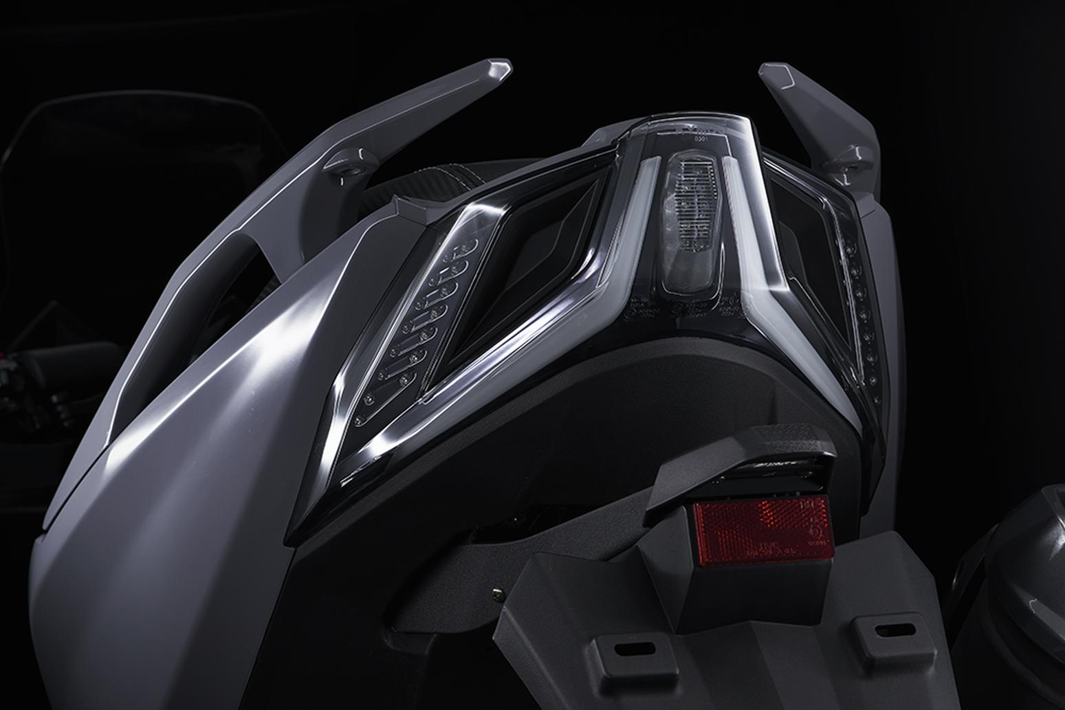 KYMCO AK-550