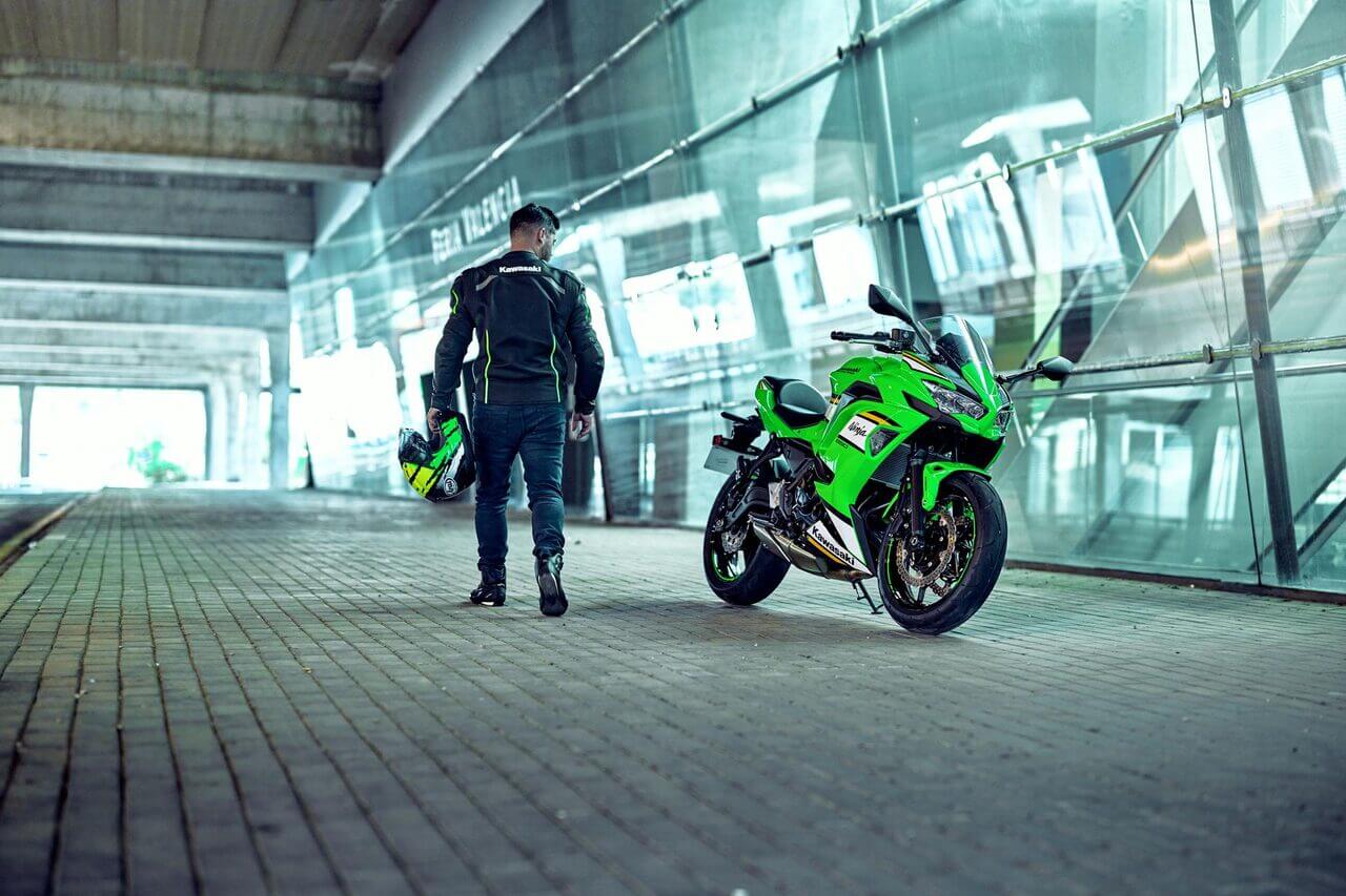KAWASAKI Ninja 650 4