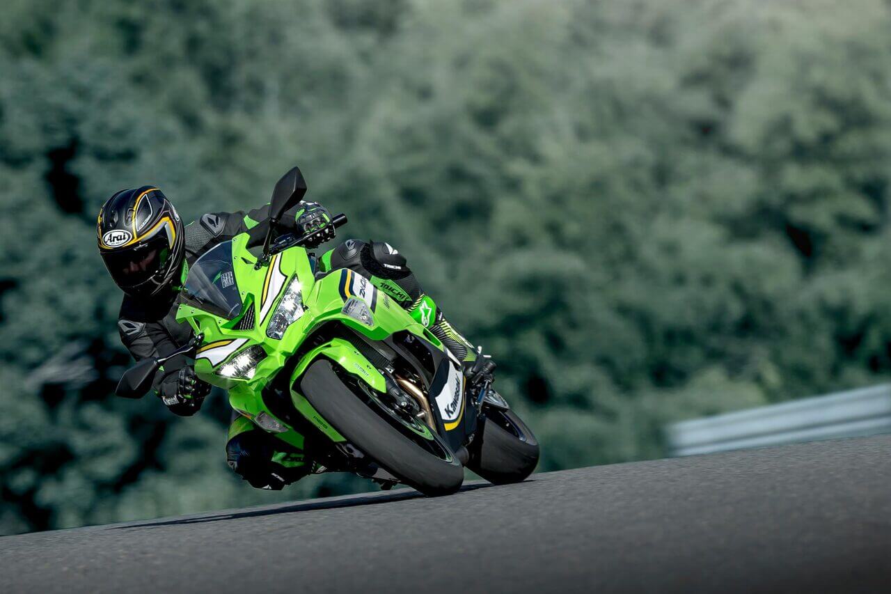 Ninja ZX-4R 10