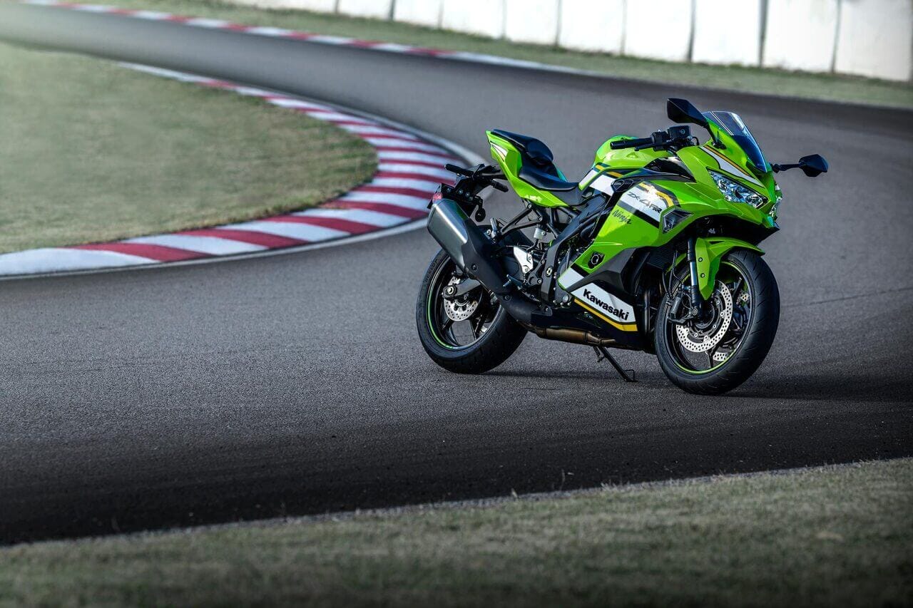 Ninja ZX-4R 2